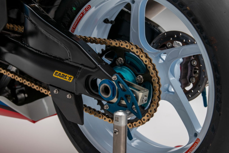 TEAM CLASSIC SUZUKI GSX-R750 SRAD RACER|チームクラシックスズキが「GSX-R750 SRAD RACER」を発表、2022年はイベントレースで走る!