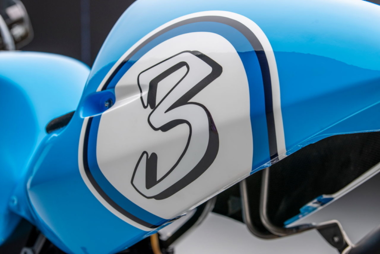 TEAM CLASSIC SUZUKI GSX-R750 SRAD RACER|チームクラシックスズキが「GSX-R750 SRAD RACER」を発表、2022年はイベントレースで走る!