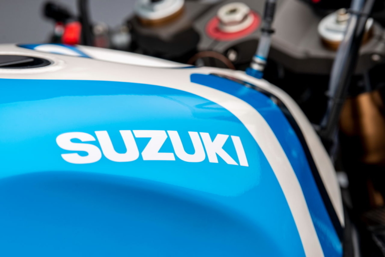 TEAM CLASSIC SUZUKI GSX-R750 SRAD RACER