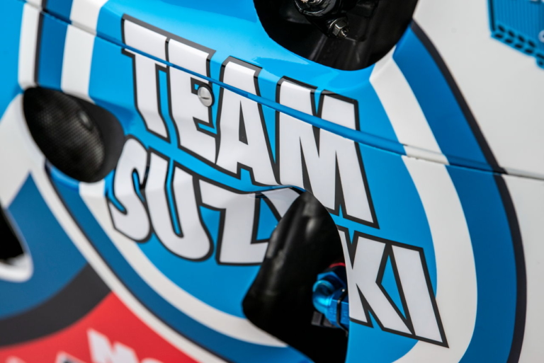 TEAM CLASSIC SUZUKI GSX-R750 SRAD RACER|チームクラシックスズキが「GSX-R750 SRAD RACER」を発表、2022年はイベントレースで走る!