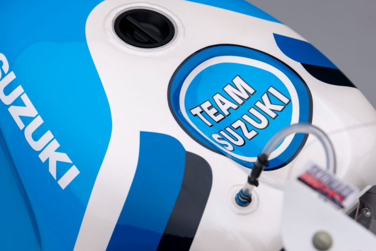 TEAM CLASSIC SUZUKI GSX-R750 SRAD RACER|チームクラシックスズキが「GSX-R750 SRAD RACER」を発表、2022年はイベントレースで走る!
