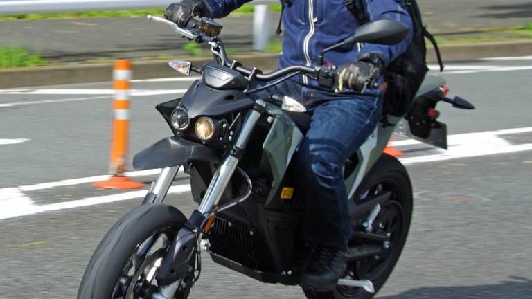 軽量＆パワフルな電動モタード「ゼロモーターサイクルズ FXS」試乗インプレ【シティライドが楽しいバイク】（110ページ目）