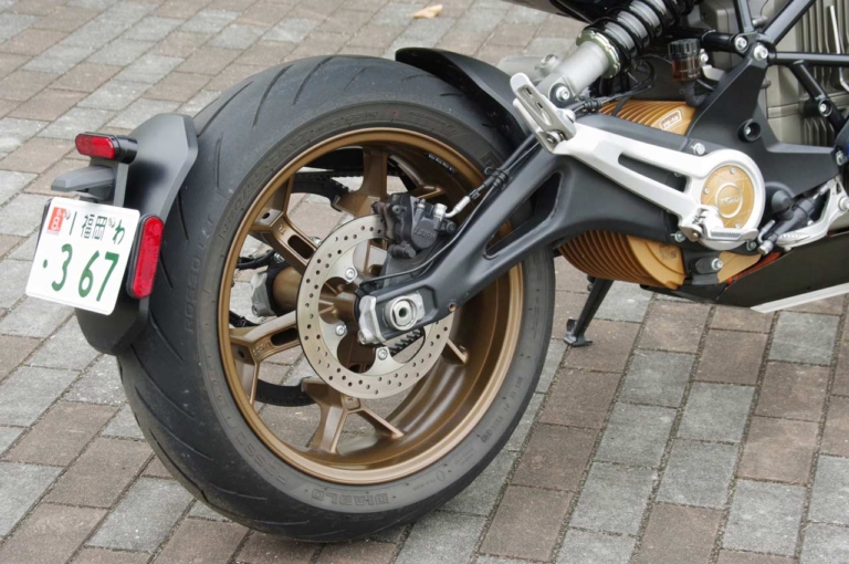 ゼロモーターサイクルズ SR/S|リヤタイヤ|驚異の加速! 電動ツアラー・ゼロモーターサイクルズ「SR/S」試乗インプレッション