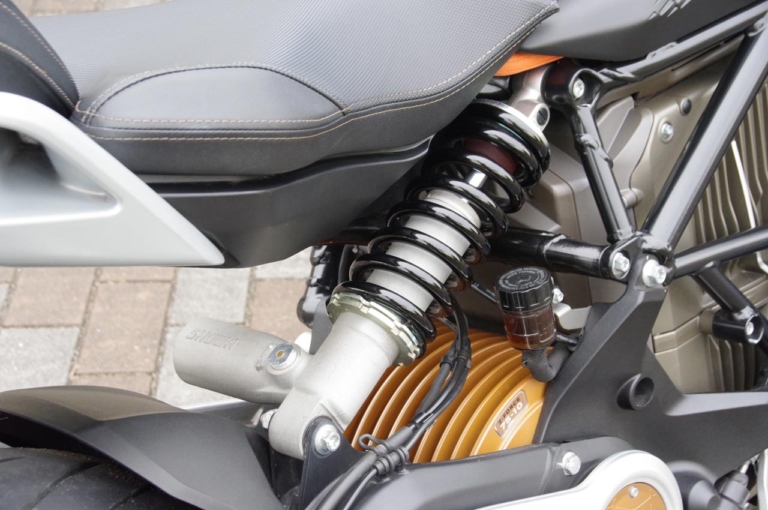 ゼロモーターサイクルズ SR/S|リヤサスペンション|驚異の加速! 電動ツアラー・ゼロモーターサイクルズ「SR/S」試乗インプレッション