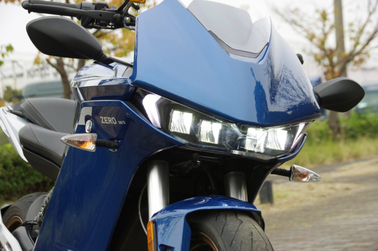 ゼロモーターサイクルズ SR/S|フロントカウル|驚異の加速! 電動ツアラー・ゼロモーターサイクルズ「SR/S」試乗インプレッション