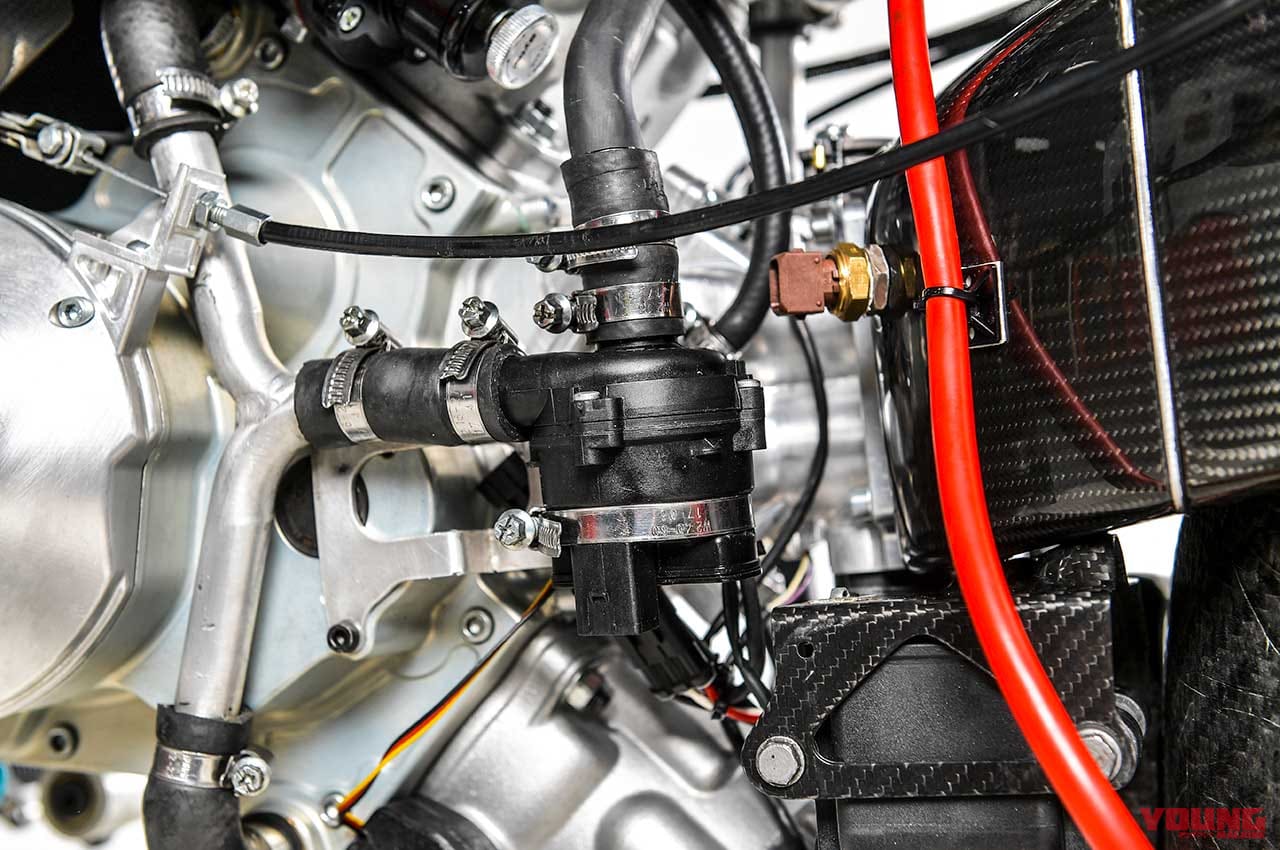 ヴィンスモータース ドゥエチンクワンタストラーダ|ウォーターポンプ|フェラーリ出身開発者による復活の2サイクル250登場!〈ヴィンスモータース ドゥエチンクワンタストラーダ|前編〉