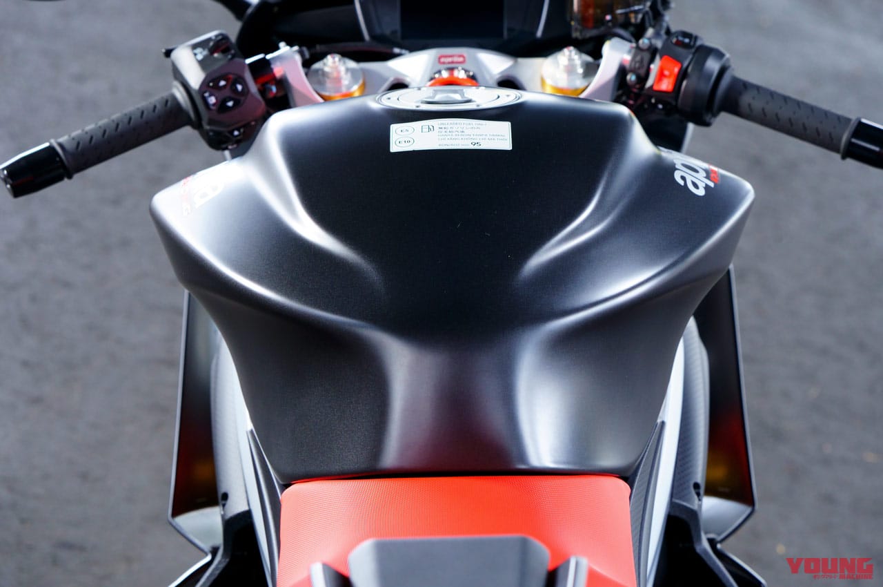 アプリリア RS660|ライディングポジション|新型ヤマハYZF-R7 vsライバル徹底比較#2 ライディングポジション/主要装備編〈RS660/CBR650R/ニンジャ650〉