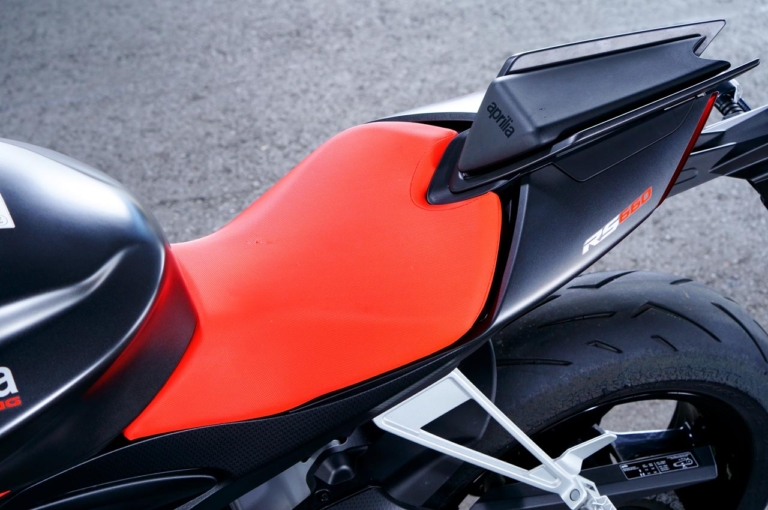 アプリリア RS660|ライディングポジション|新型ヤマハYZF-R7 vsライバル徹底比較#2 ライディングポジション/主要装備編〈RS660/CBR650R/ニンジャ650〉