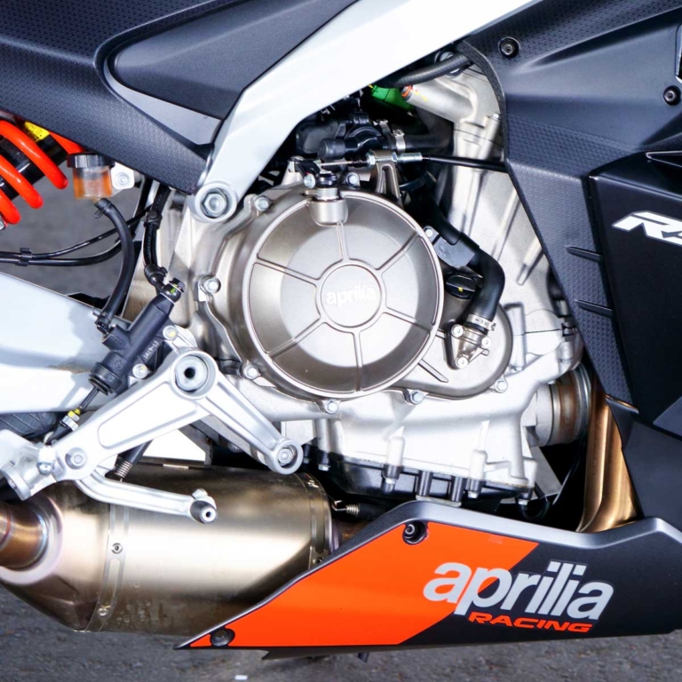アプリリア RS660|新型ヤマハYZF-R7 vsライバル徹底比較#1 スタイリング/エンジン&シャーシ編〈RS660/CBR650R/ニンジャ650〉