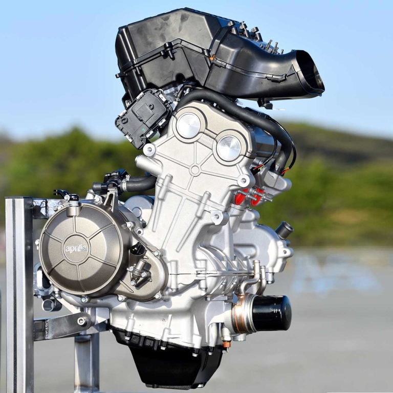 アプリリア RS660|新型ヤマハYZF-R7 vsライバル徹底比較#1 スタイリング/エンジン&シャーシ編〈RS660/CBR650R/ニンジャ650〉