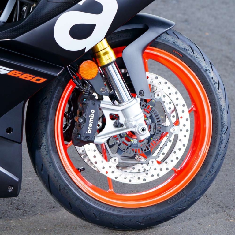 アプリリア RS660|新型ヤマハYZF-R7 vsライバル徹底比較#1 スタイリング/エンジン&シャーシ編〈RS660/CBR650R/ニンジャ650〉