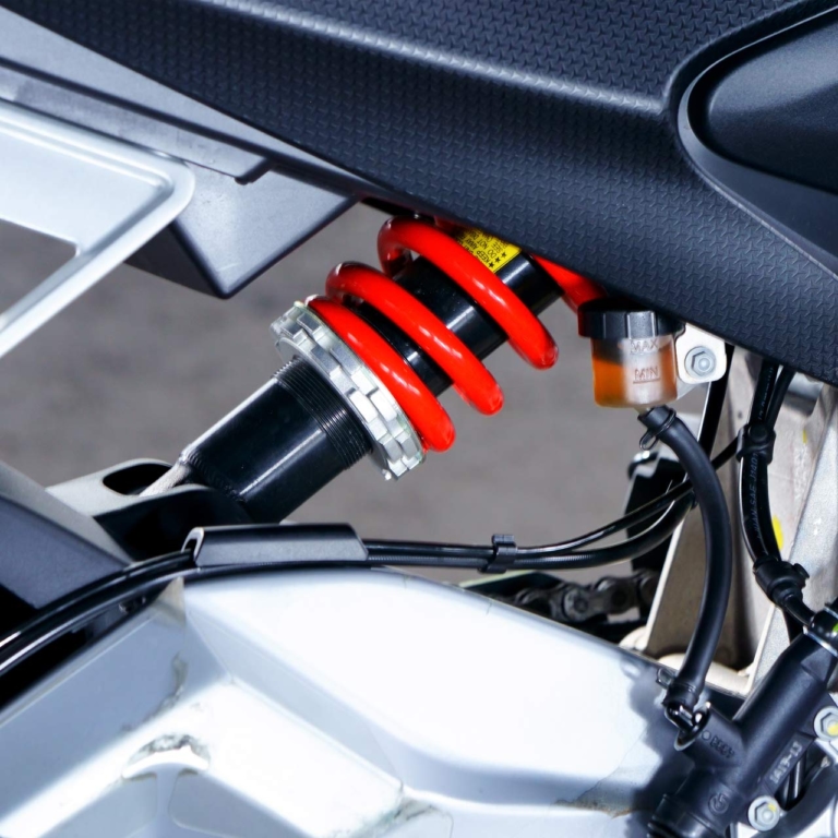 アプリリア RS660|新型ヤマハYZF-R7 vsライバル徹底比較#1 スタイリング/エンジン&シャーシ編〈RS660/CBR650R/ニンジャ650〉