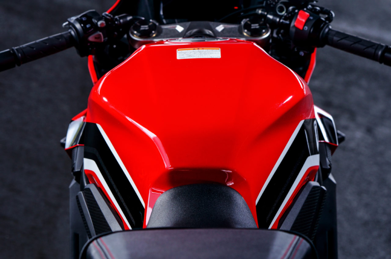 ホンダ CBR650R|ライディングポジション|新型ヤマハYZF-R7 vsライバル徹底比較#2 ライディングポジション/主要装備編〈RS660/CBR650R/ニンジャ650〉