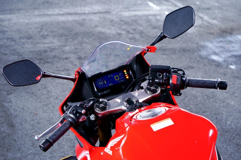 ホンダ CBR650R|ライディングポジション|新型ヤマハYZF-R7 vsライバル徹底比較#2 ライディングポジション/主要装備編〈RS660/CBR650R/ニンジャ650〉