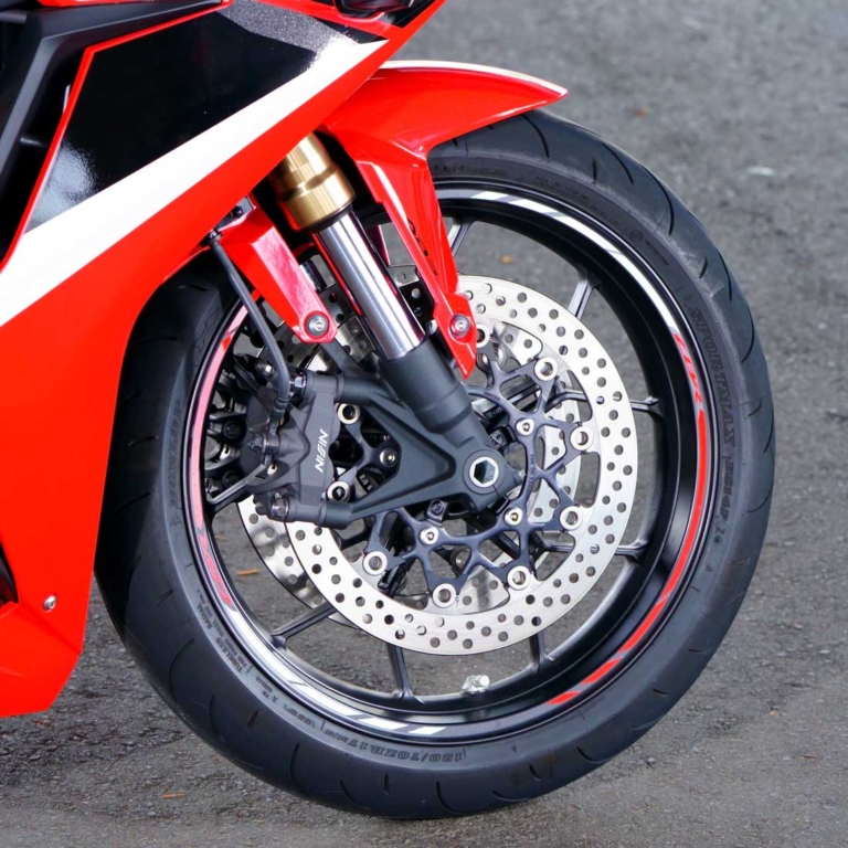 ホンダ CBR650R|新型ヤマハYZF-R7 vsライバル徹底比較#1 スタイリング/エンジン&シャーシ編〈RS660/CBR650R/ニンジャ650〉