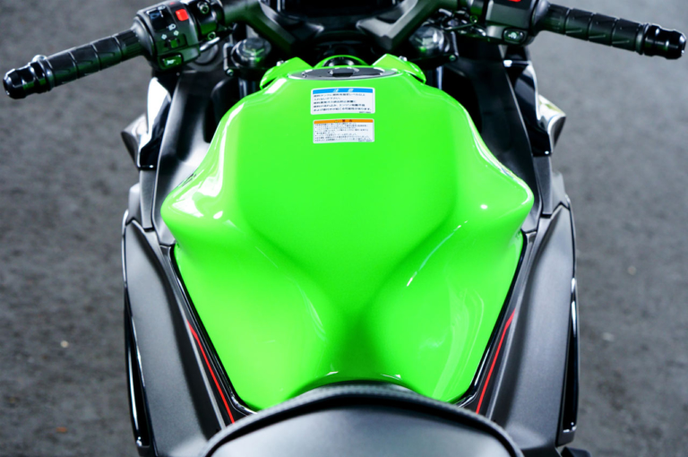 カワサキ ニンジャ650|ライディングポジション|新型ヤマハYZF-R7 vsライバル徹底比較#2 ライディングポジション/主要装備編〈RS660/CBR650R/ニンジャ650〉