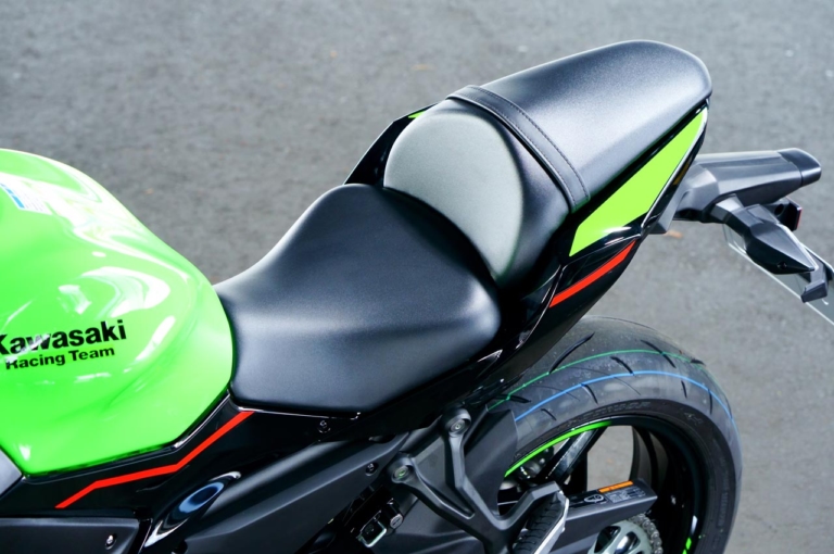 カワサキ ニンジャ650|ライディングポジション|新型ヤマハYZF-R7 vsライバル徹底比較#2 ライディングポジション/主要装備編〈RS660/CBR650R/ニンジャ650〉