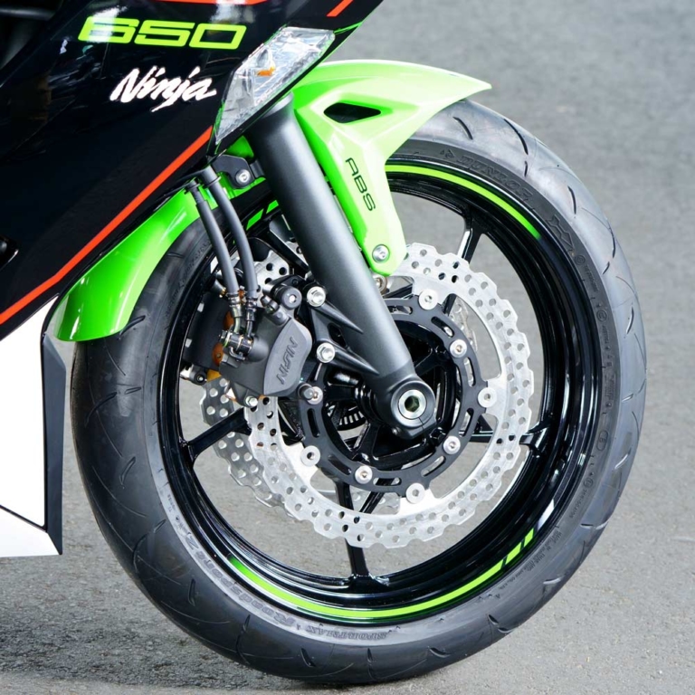 カワサキ ニンジャ650|新型ヤマハYZF-R7 vsライバル徹底比較#1 スタイリング/エンジン&シャーシ編〈RS660/CBR650R/ニンジャ650〉