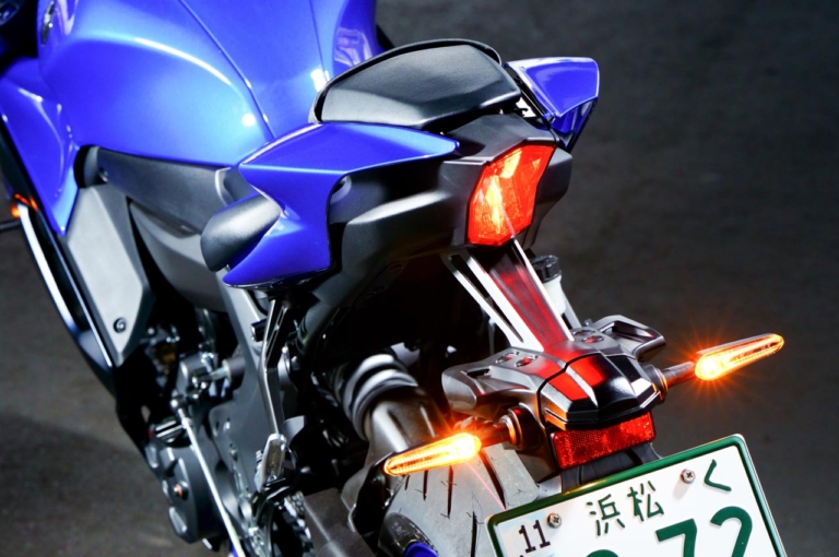 ヤマハ YZF-R7|ライト|新型ヤマハYZF-R7 vsライバル徹底比較#2 ライディングポジション/主要装備編〈RS660/CBR650R/ニンジャ650〉