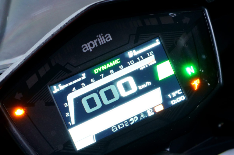 アプリリア RS660｜メーター