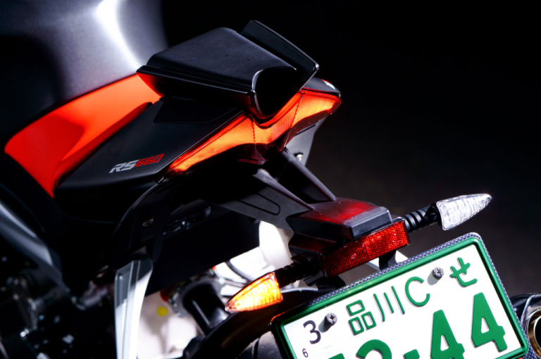 アプリリア RS660|ライト|新型ヤマハYZF-R7 vsライバル徹底比較#2 ライディングポジション/主要装備編〈RS660/CBR650R/ニンジャ650〉