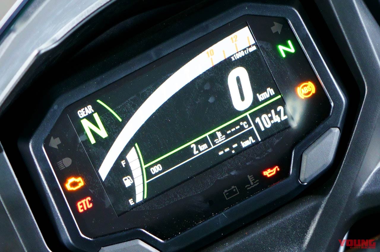カワサキ ニンジャ650|メーター|新型ヤマハYZF-R7 vsライバル徹底比較#2 ライディングポジション/主要装備編〈RS660/CBR650R/ニンジャ650〉