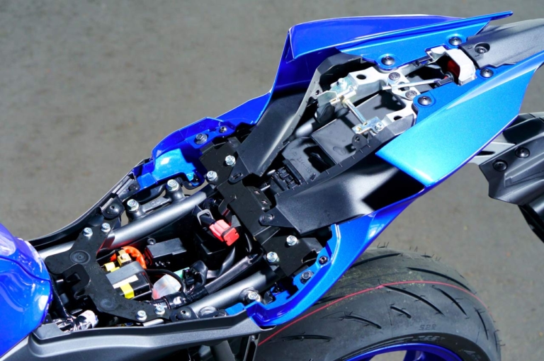 ヤマハ YZF-R7|ユーティリティ|新型ヤマハYZF-R7 vsライバル徹底比較#2 ライディングポジション/主要装備編〈RS660/CBR650R/ニンジャ650〉