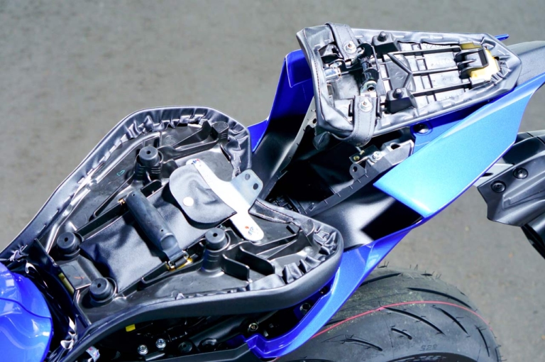 ヤマハ YZF-R7|ユーティリティ|新型ヤマハYZF-R7 vsライバル徹底比較#2 ライディングポジション/主要装備編〈RS660/CBR650R/ニンジャ650〉