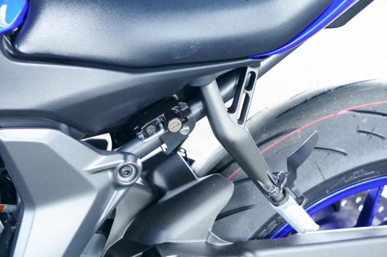 ヤマハ YZF-R7|ユーティリティ|新型ヤマハYZF-R7 vsライバル徹底比較#2 ライディングポジション/主要装備編〈RS660/CBR650R/ニンジャ650〉