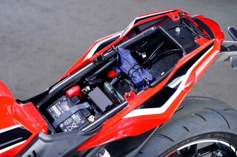 ホンダ CBR650R|ユーティリティ|新型ヤマハYZF-R7 vsライバル徹底比較#2 ライディングポジション/主要装備編〈RS660/CBR650R/ニンジャ650〉