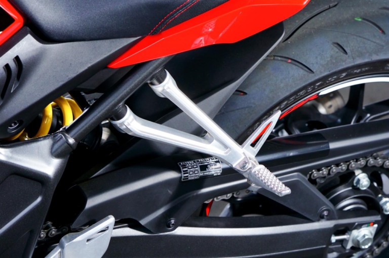 ホンダ CBR650R|ユーティリティ|新型ヤマハYZF-R7 vsライバル徹底比較#2 ライディングポジション/主要装備編〈RS660/CBR650R/ニンジャ650〉