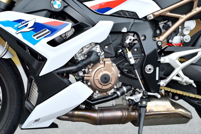 BMW S1000R Mパッケージ|スポーツできるロードスター! BMW S1000R試乗インプレッション【電子制御満載のMパッケージ】
