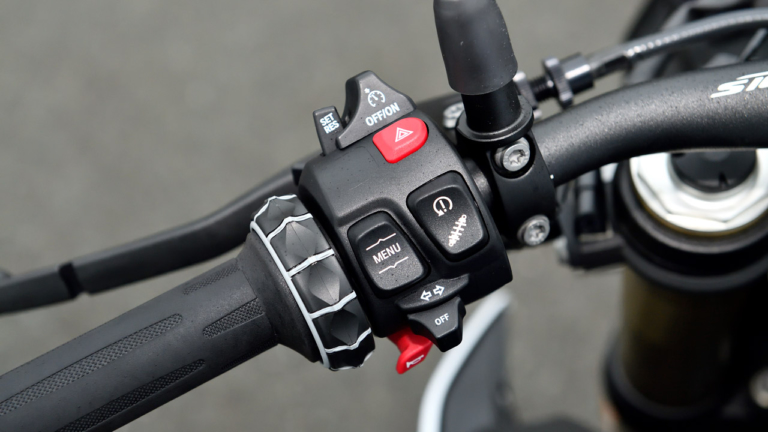 BMW S1000R Mパッケージ|スポーツできるロードスター! BMW S1000R試乗インプレッション【電子制御満載のMパッケージ】