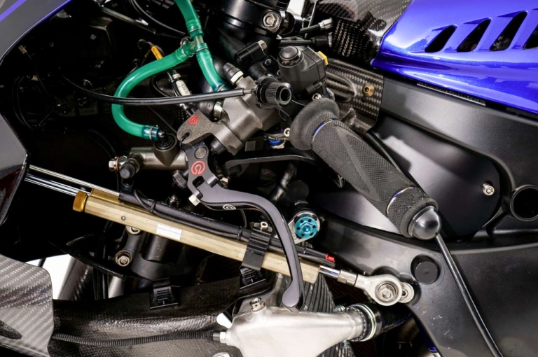 '21 ヤマハ YZR-M1|ハンドル|’22モトGP開幕直前! ヤマハYZR-M1プレイバック【あらゆる局面で安定性を発揮した’21チャンピオンマシン】