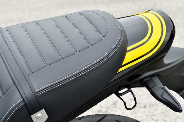 カワサキZ900RS SE|シートカウル|カワサキZ900RS SE発売! 専用装備比較解説【売り切れ必至の超人気イエローボール】