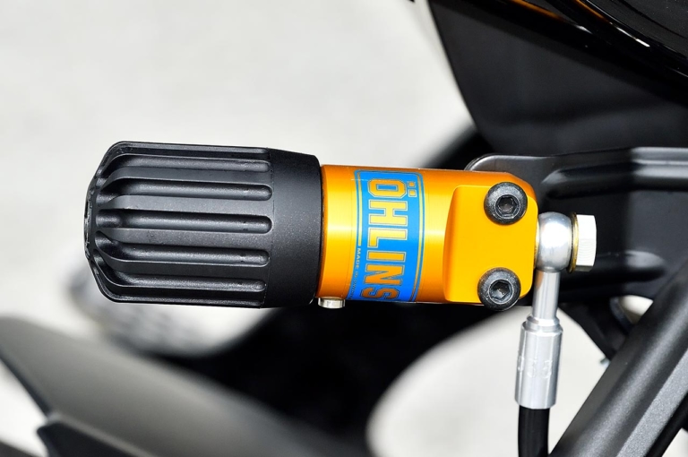 カワサキZ900RS SE|リヤショック|オーリンズ|カワサキZ900RS SE発売! 専用装備比較解説【売り切れ必至の超人気イエローボール】