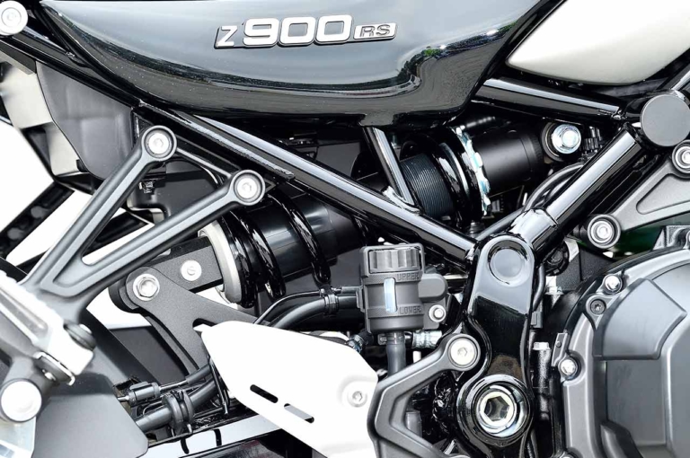 カワサキZ900RS|リヤショック|カワサキZ900RS SE発売! 専用装備比較解説【売り切れ必至の超人気イエローボール】