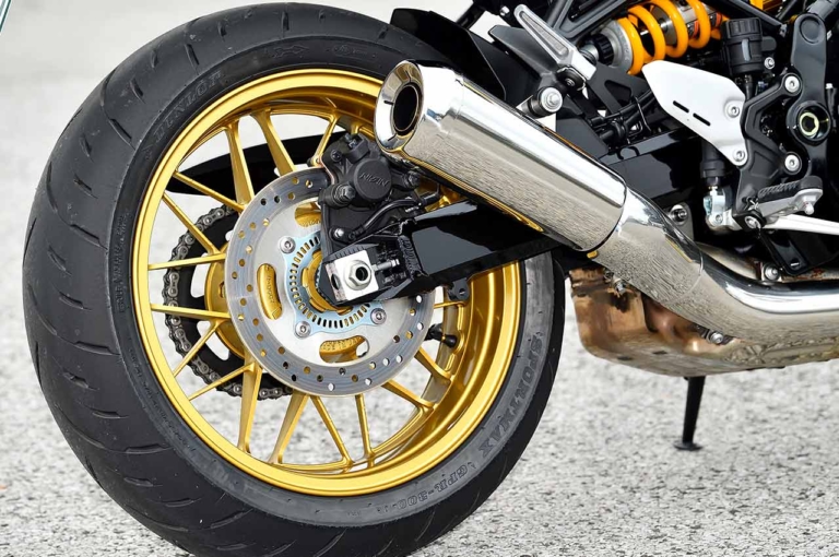 カワサキZ900RS SE|リアホイール|カワサキZ900RS SE発売! 専用装備比較解説【売り切れ必至の超人気イエローボール】