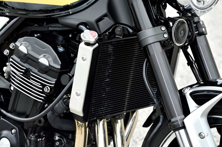 カワサキZ900RS|ラジエターサイドカバー|カワサキZ900RS SE発売! 専用装備比較解説【売り切れ必至の超人気イエローボール】