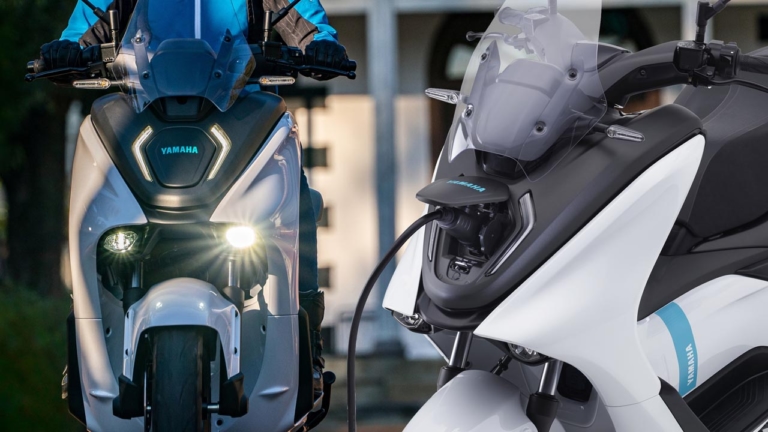 R1顔のリトラクタブル充電で航続距離104km！ ヤマハが電動スクーター「E01」を7月に導入