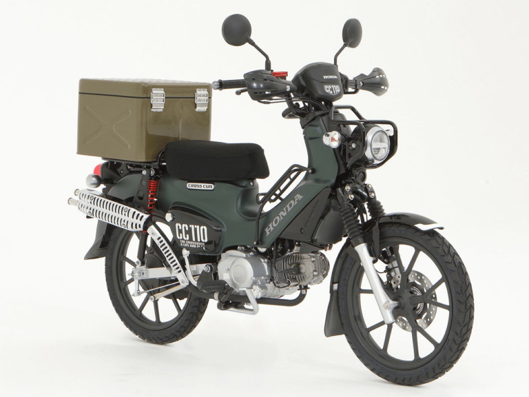 HONDA CROSS CUB 110 Customized|【速報】ホンダ新型「クロスカブ110」、銀の「ホーク11」登場 in 大阪モーターサイクルショー