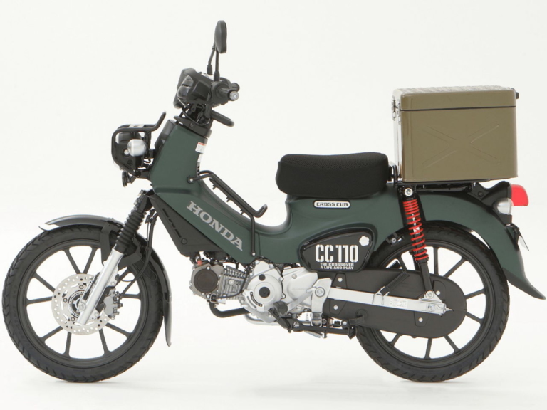 HONDA CROSS CUB 110 Customized|【速報】ホンダ新型「クロスカブ110」、銀の「ホーク11」登場 in 大阪モーターサイクルショー