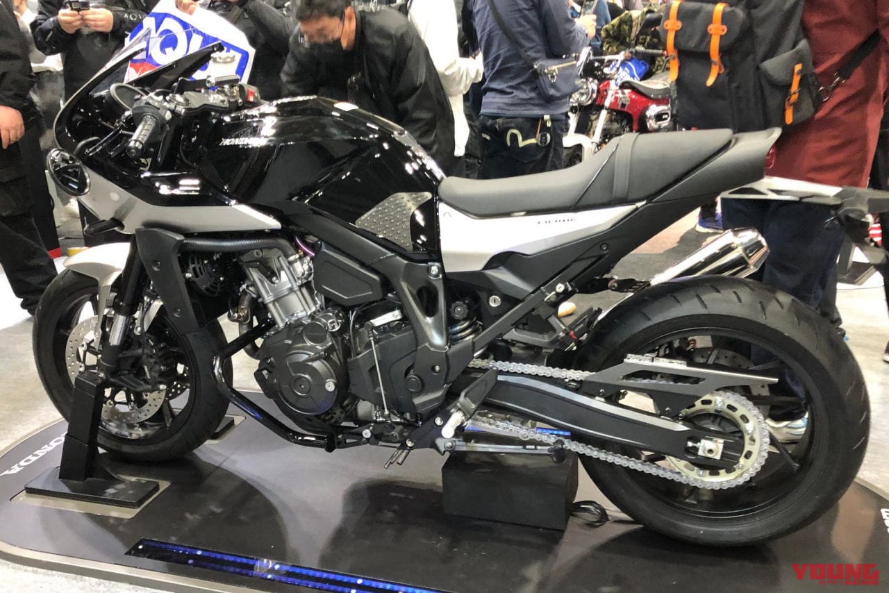 HONDA HAWK 11 Customized|【速報】ホンダ新型「クロスカブ110」、銀の「ホーク11」登場 in 大阪モーターサイクルショー