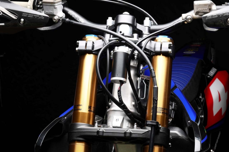 ステアリングサポートシステム Electric Power Steering EPS|バイクにパワステ時代到来?! 電子制御ステダンを超える“ステアリングサポートシステム”、ヤマハから