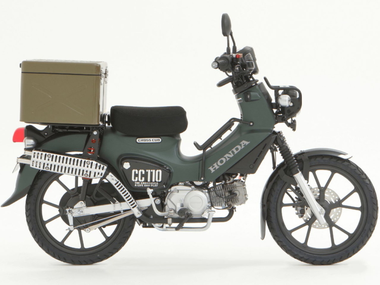 HONDA CROSS CUB 110 Customized|【速報】ホンダ新型「クロスカブ110」、銀の「ホーク11」登場 in 大阪モーターサイクルショー