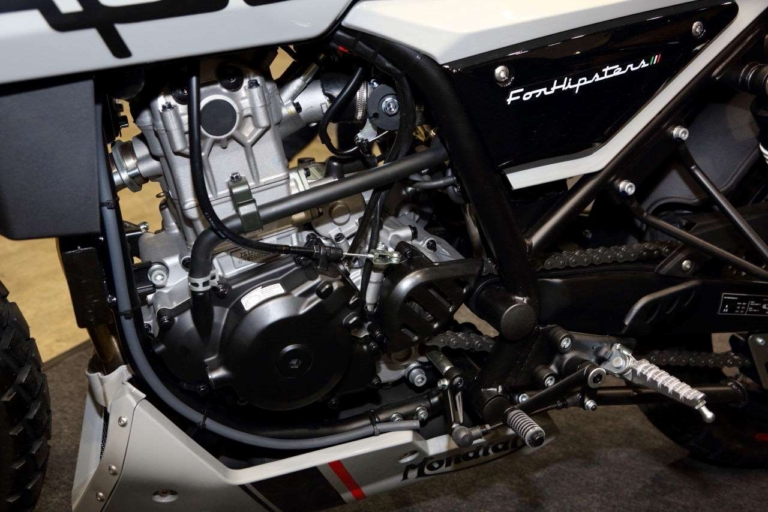 モンディアル HPS 250 エンジン|かっこよ! 超クール原付二種『モンディアル』125軍団参上、日本限定の250もあるぞ【東京MCショー】