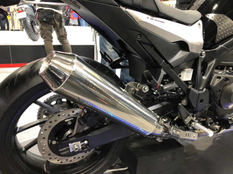 HONDA HAWK 11 Customized|【速報】ホンダ新型「クロスカブ110」、銀の「ホーク11」登場 in 大阪モーターサイクルショー
