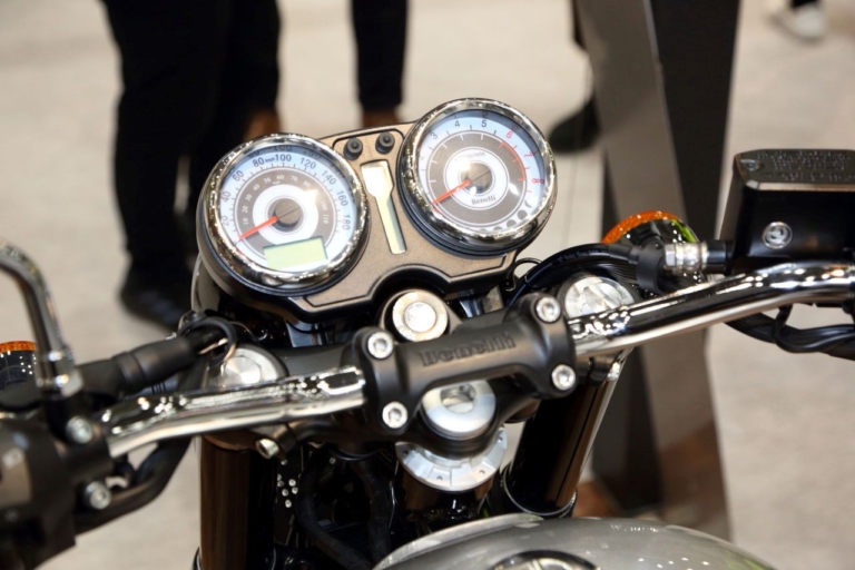 ベネリ インペリアーレ 400 メーター|打倒GB350に空冷単気筒の刺客! ベネリ「インペリアーレ400」登場、ストファイ系「125S」も6月発売か【東京MCショー】