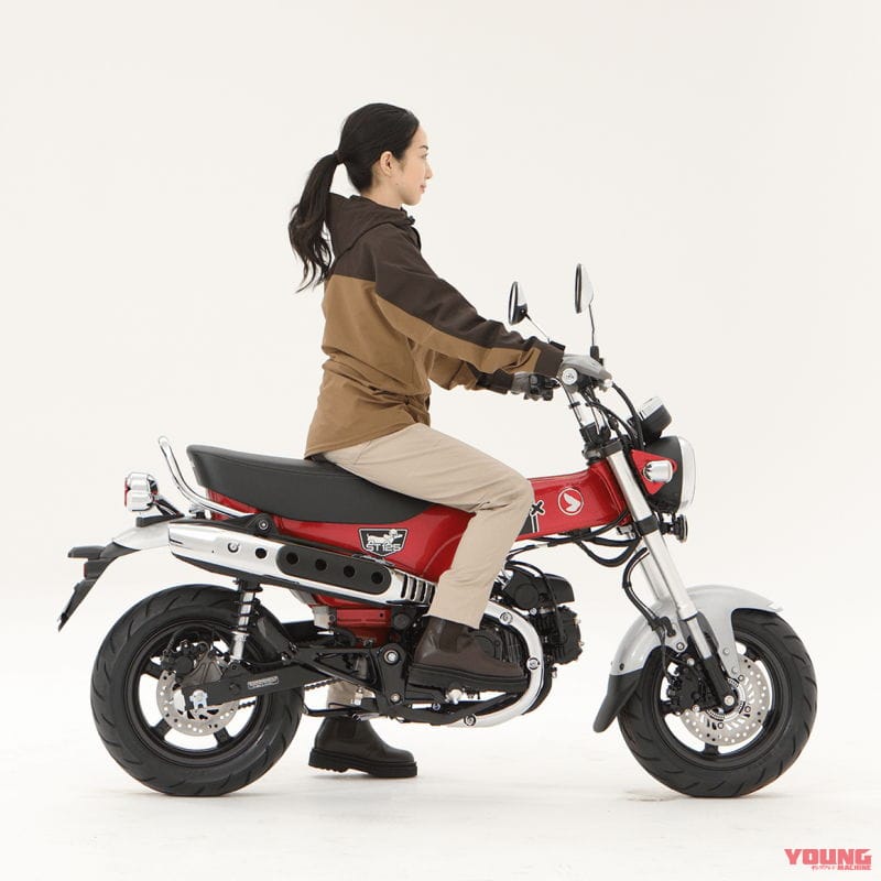 |ホンダ「ダックス125」足つきチェック&カスタム車も世界初公開! グレーもあった!!