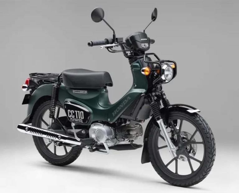 2022年モデル クロスカブ110(マットアーマードグリーンメタリック)|【速報】ホンダ新型「クロスカブ110」、銀の「ホーク11」登場 in 大阪モーターサイクルショー